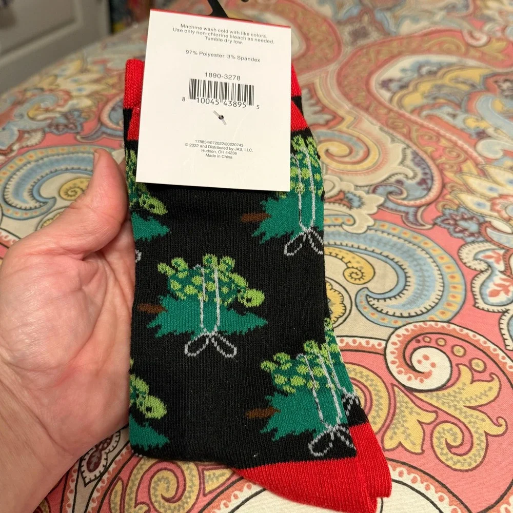 Novelty Crew Socks Christmas Is‎ Turtle-Ly Awesome Black Red Size 4-10 NEW